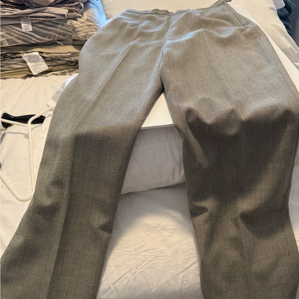 Larry Levine Gray Plaid Women's Suit - Picture 8 of 9